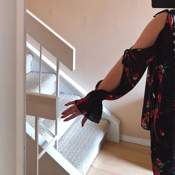 Joie Cut-Out Sleeves Silk Blouse Floral Print - Picture 5 of 11